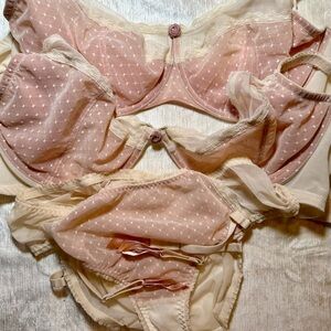 Wonderbra Blush/Rose and Cream Lace Bra Set, 2 Bras, Plus Low Rise Brief